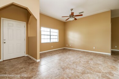 002-photo-living-room-5787308