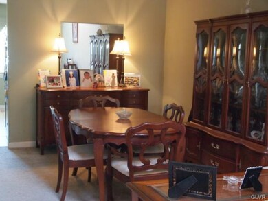 5640 Stonecroft Ln, Allentown, PA 18106 - photo 4