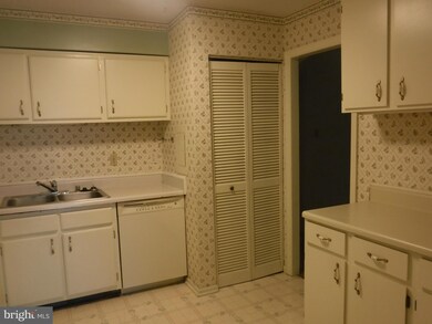 1022 Brinker Dr unit 302, Hagerstown, MD 21740 - photo 6