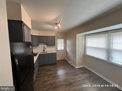 321 W Adams St, Paulsboro, NJ 08066 - photo 3