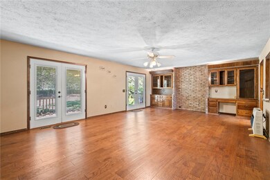 1298 E Main St, Gentry, AR 72734 - photo 4