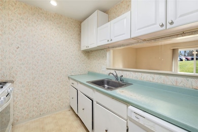 750 Quaker Ln unit B101, East Greenwich, RI 02818 - photo 4