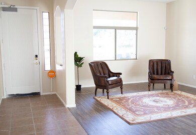 Frontroom2