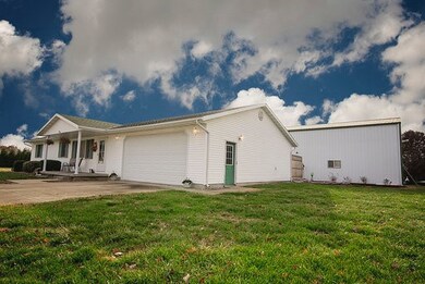 8925 E 1210th Rd, Effingham, IL 62401 - photo 5