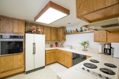 2043 VILLAGE LN WEB-3