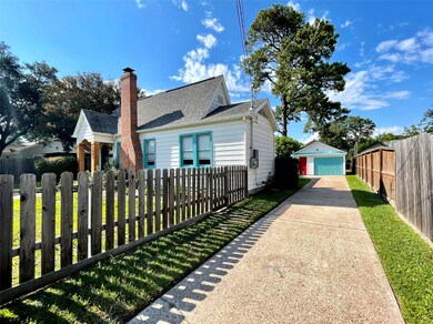 1007 Avenue of Oaks St, Houston, TX 77009 - photo 4