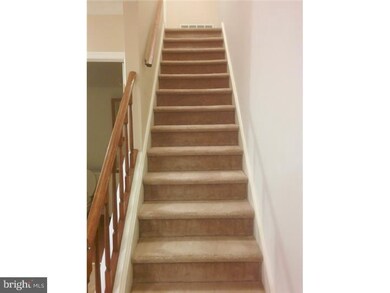 3903 Fox Pointe Ct unit 3903, Glen Mills, PA 19342 - photo 2