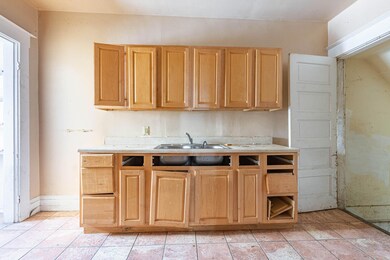 407 N Shaffer-5