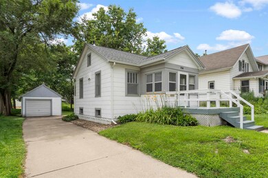 1114 W 8th St, Cedar Falls, IA 50613 - photo 2