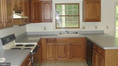 907 Eastover Pkwy, Locust Grove, VA 22508 - photo 5