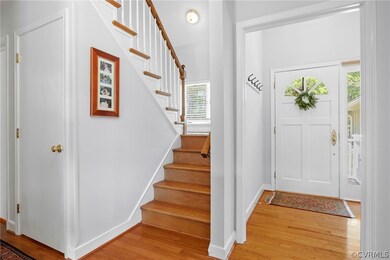 Welcome in Hardwood floors, lighting plus nature l