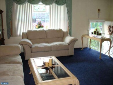 2889 Tremont St, Philadelphia, PA 19136 - photo 4