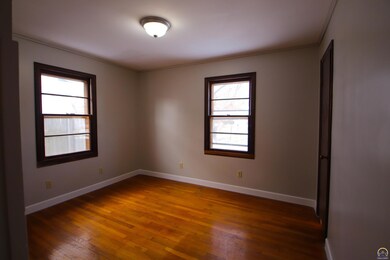 1634 SW Burnett Rd, Topeka, KS 66604 - photo 5