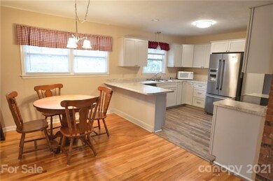 Remodeled Kitchen w/ Stainless Appliances