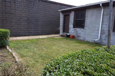 317 Sycamore St, Vandergrift, PA 15690 - photo 4