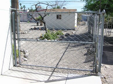 Gate access to back yard