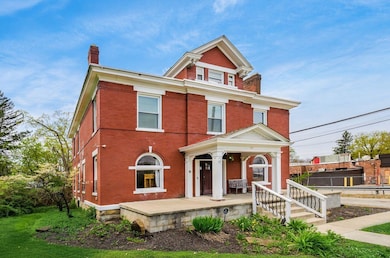 797 N Nelson Rd, Columbus, OH 43219 - photo 2