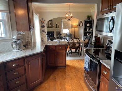 311 SW Hillside Ave, Topeka, KS 66611 - photo 6