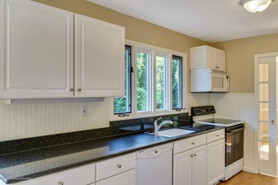 39 Kuzyk Rd Cream Ridge NJ-large-007-6-d