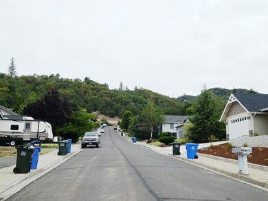 513 Cypress Ave, Rogue River, OR 97537 - photo 3