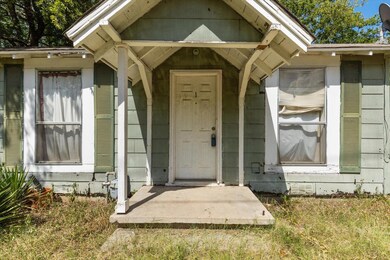 810 Granbury St, Cleburne, TX 76033 - photo 2