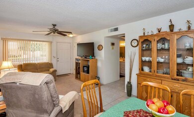 13682 N Garden Court Dr, Sun City, AZ 85351 - photo 5