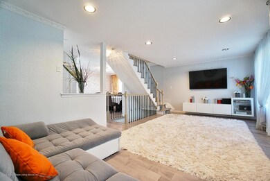 (5) Living Room