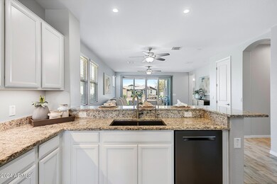 Kitchen w/under cabinet lighting