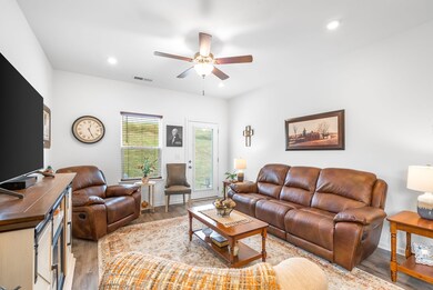 130 Townsend Ave, Shelbyville, TN 37160 - photo 6