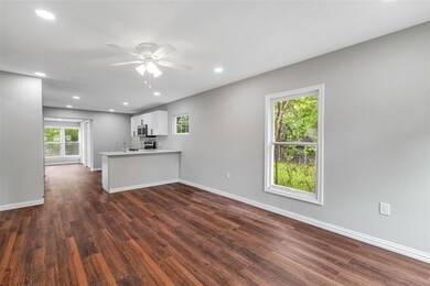 910 W Hanna St, Denison, TX 75020 - photo 3