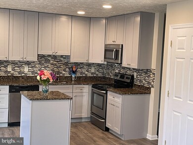 302 Nicole Ln, Glen Burnie, MD 21061 - photo 5