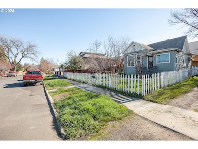 514 W 8th St, the Dalles, OR 97058 - photo 5