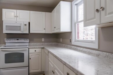 41-Unit 2 Kitchen (3 of 5)