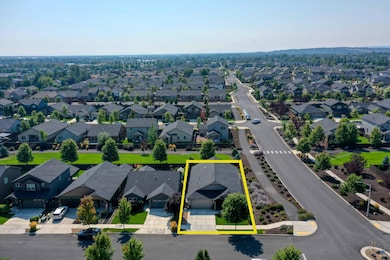 2482 NW Ivy Ave, Redmond, OR 97756 - photo 2