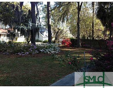 Yard/Garden. Front Yard