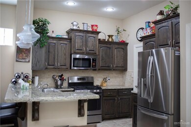 3606 Hummingbird Ln, Mission, TX 78572 - photo 5