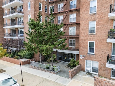 Thornton Place Owners unit F, Forest Hills, NY 11375 - photo 3