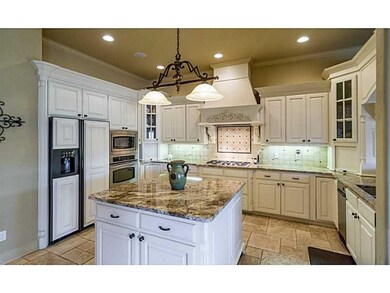 Kitchen. Gorgeous kitchen with granite counters, t