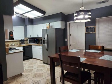 C9F9DFF3-4D8A-4BDB-95C0-C44899982301