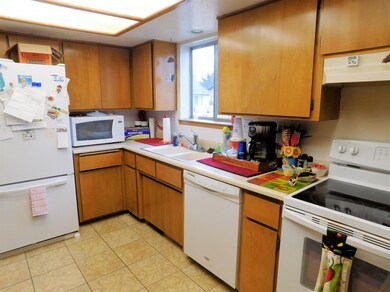 1220 SW Aberdeen Way, Grants Pass, OR 97526 - photo 3