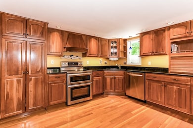 33 Russell Rd, Hanover, MA 02339 - photo 3