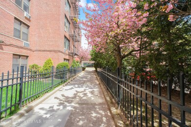 Grant Terrace Condominium unit 7G, Staten Island, NY 10306 - photo 4