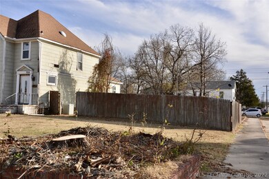 723 W Broadway St, Henryetta, OK 74437 - photo 2