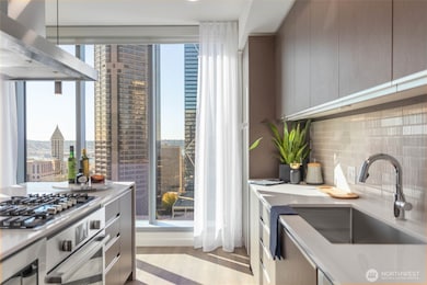 The Graystone unit 303, Seattle, WA 98104 - photo 3