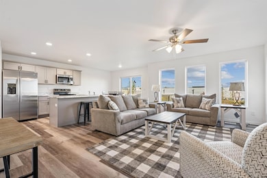 612 Grindstone Cir, Waterloo, IA 50702 - photo 4