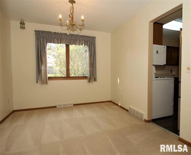 6404 N Howell St, Davenport, IA 52806 - photo 7