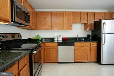 13811 Fount Beattie Ct, Centreville, VA 20121 - photo 7