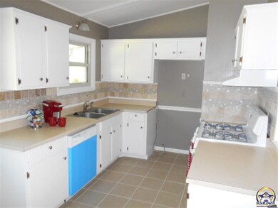 3400 SW Twilight Dr, Topeka, KS 66614 - photo 7