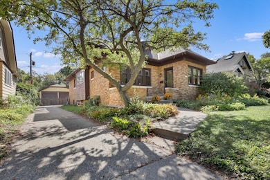 1913 E Beverly Rd, Milwaukee, WI 53211 - photo 2