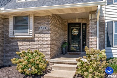 2504 E 40th St, Davenport, IA 52807 - photo 2